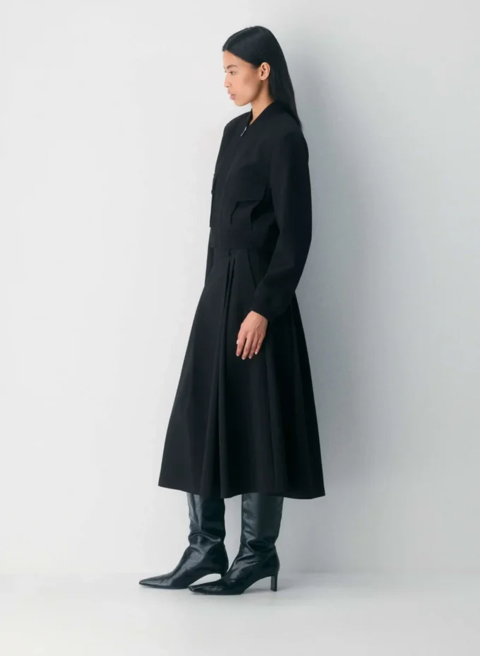 Succession Bomber – (Re)ssential