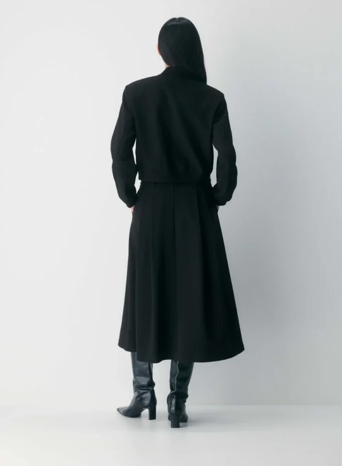 Succession Bomber – (Re)ssential