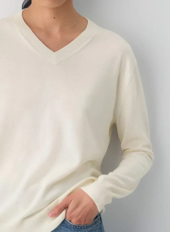 V-Ausschnitt-Pullover aus Bare Merino-Wolle