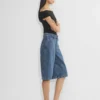 Werbung Denim-Shorts unterhalb des Knies