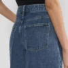Werbung Denim-Shorts unterhalb des Knies