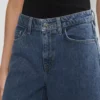 Werbung Denim-Shorts unterhalb des Knies