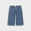Werbung Denim-Shorts unterhalb des Knies