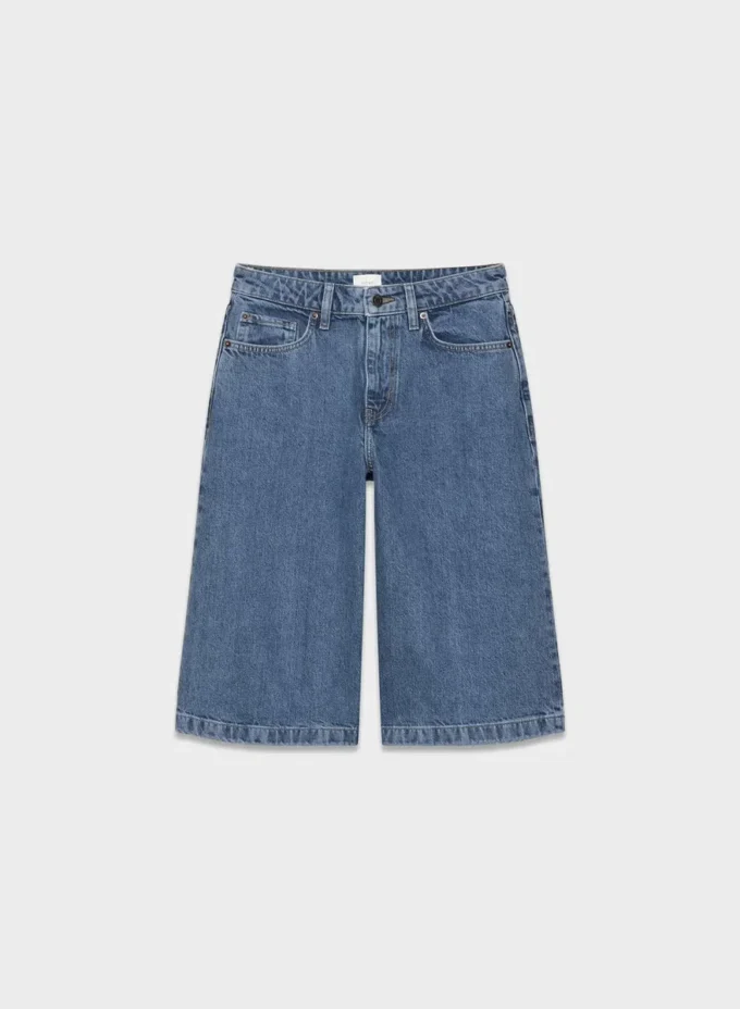Werbung Denim-Shorts unterhalb des Knies